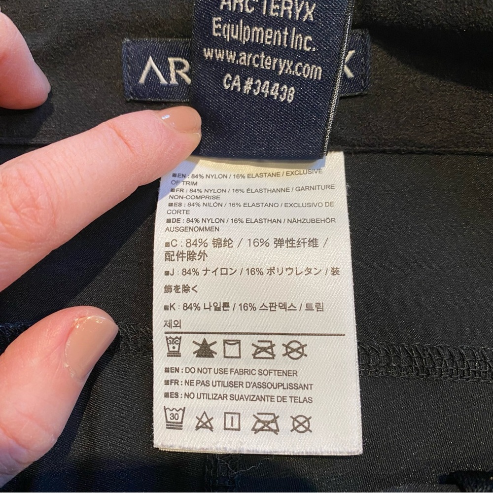 (M) Arc’teryx Men’s Hiking Pants Black Medium Hike Outdoor Windbreaker 33x32 - Picture 9 of 15